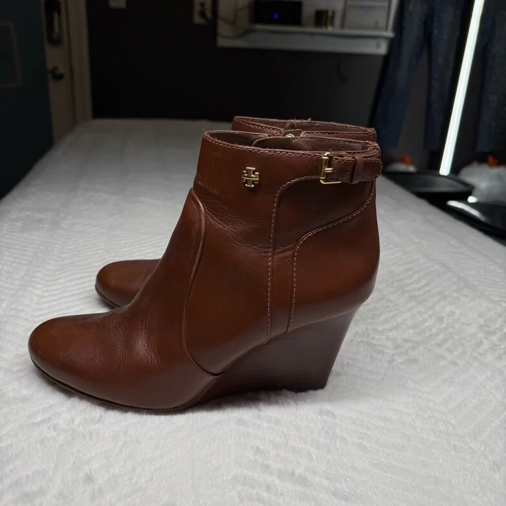 Tory Burch Brown Leather Wedge Ankle Boots – Size 9